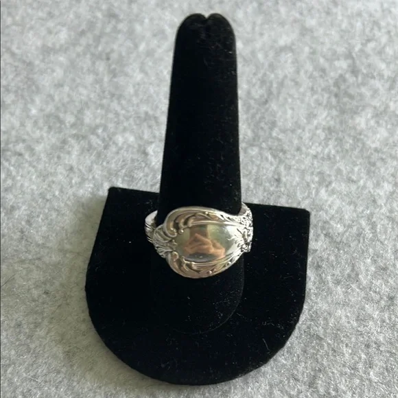 Oneida Stainless Steel Vintage-Inspired Thumb Ring - Picture 2 of 16